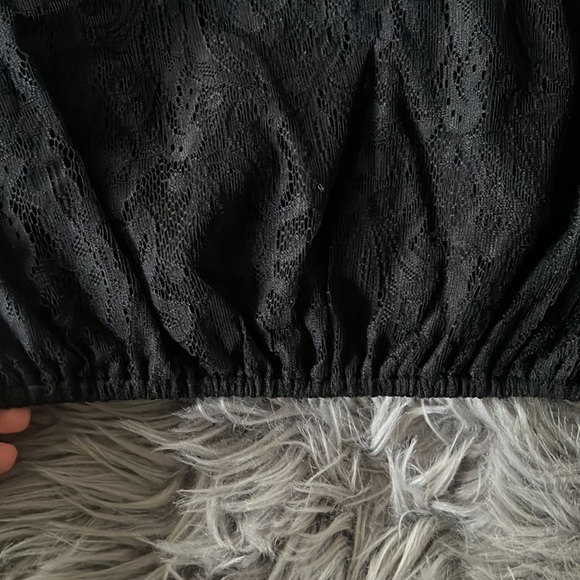 Sexy open back black crop top - Picture 3 of 5